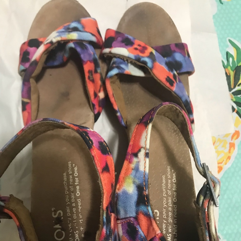 TOMS Floral Pattern Wedges - Picture 4 of 6
